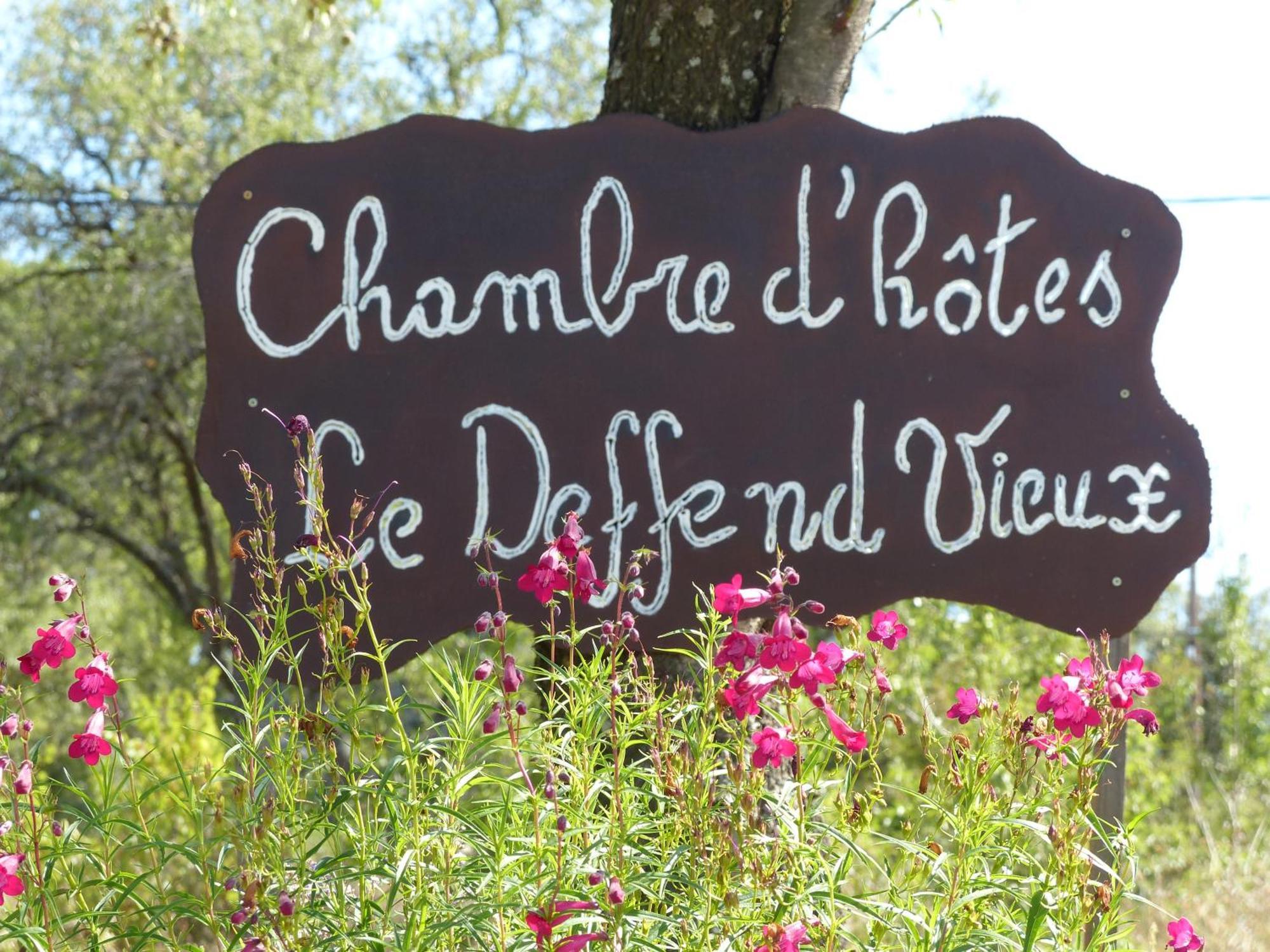 Le Deffend Vieux Trets Exterior foto